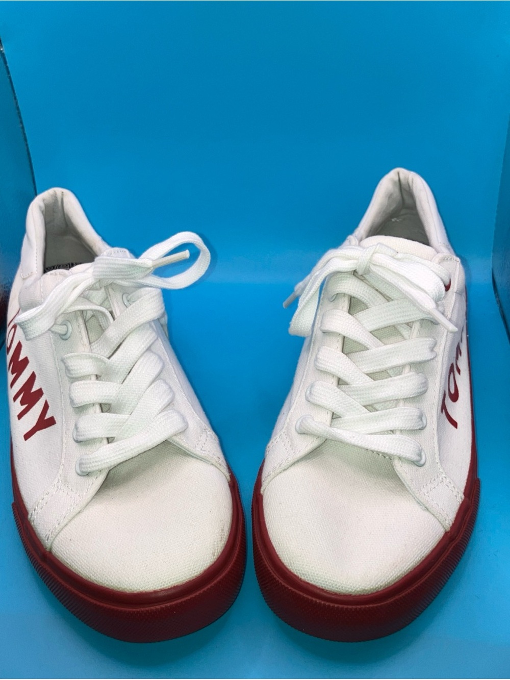 white canvas tommy hilfiger tennis shoes for women 8 1/2